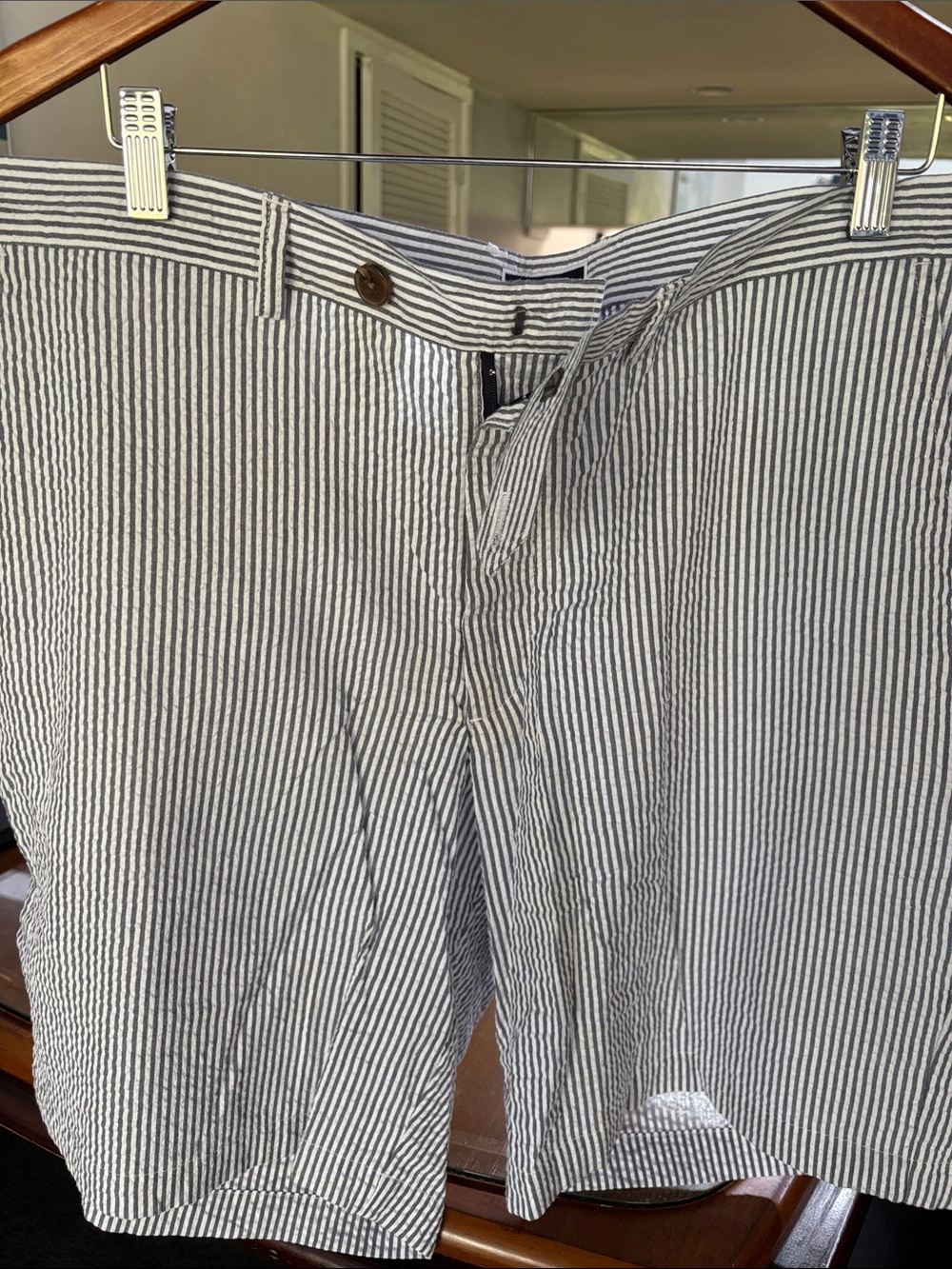 Club Room White and Navy Seersucker Flat Front Men’s Shorts